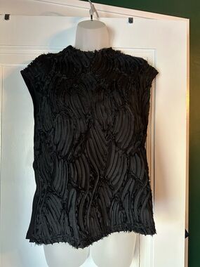 Textured Black Cap-Sleeve Tunic Top - Women's